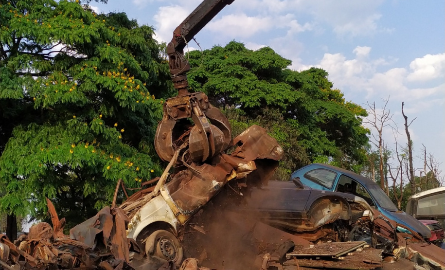 Polícia Civil remove 277 veículos de pátio de armazenamento em Cascavel