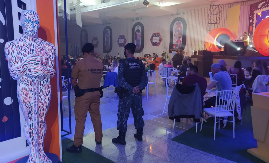 AIFU fecha três estabelecimentos e aplica 14 autuações em Curitiba