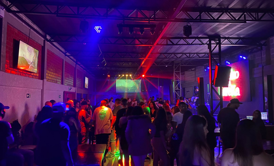 Equipes da AIFU fecham quatro estabelecimentos comerciais em Curitiba