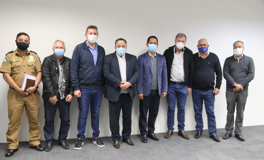 Secretário da Segurança Pública do Paraná reúne-se com prefeitos e líder do governo