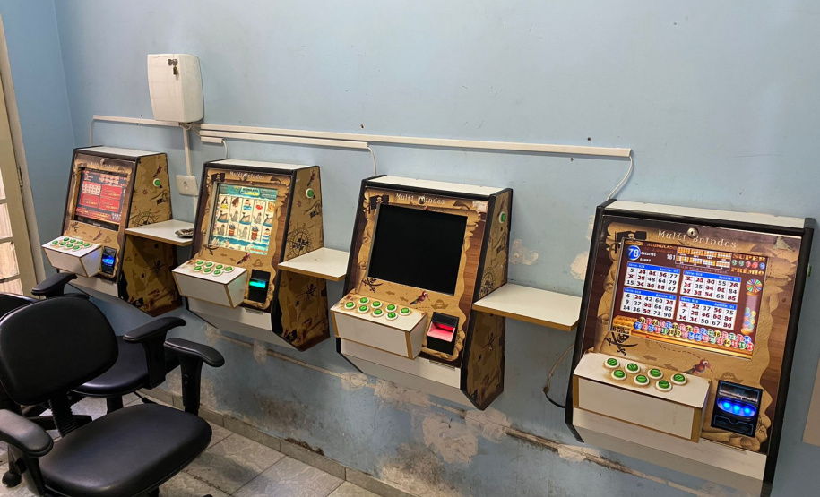 Fiscalizações da AIFU resultam na apreensão de nove máquinas caça-níquel e de jogo do bicho em Curitiba