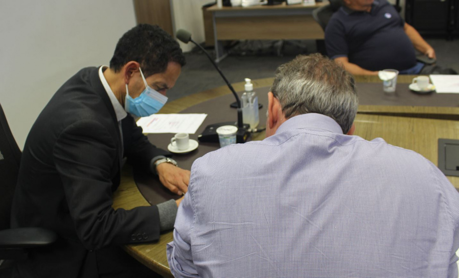 Secretário Marinho recebe visita de prefeito de Peabiru para alinhar estratégias entre o Estado e o Município