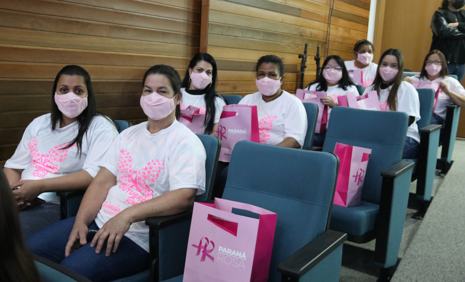 Servidoras e prestadoras de serviço vinculadas à Sesp participam da Campanha Paraná Rosa