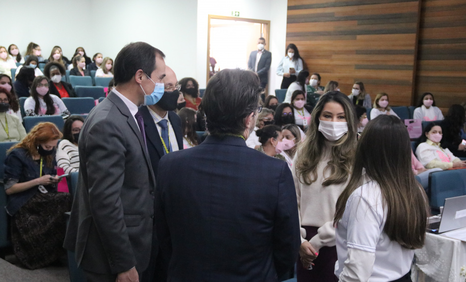 Servidoras e prestadoras de serviço vinculadas à Sesp participam da Campanha Paraná Rosa