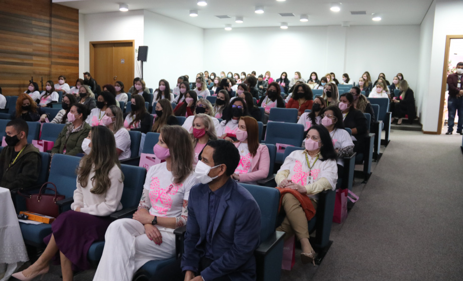 Servidoras e prestadoras de serviço vinculadas à Sesp participam da Campanha Paraná Rosa