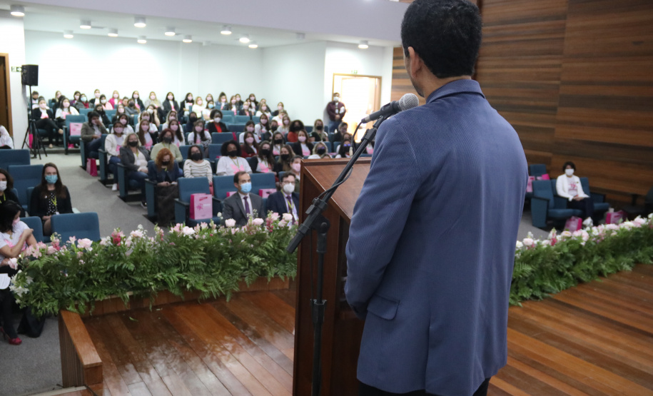 Servidoras e prestadoras de serviço vinculadas à Sesp participam da Campanha Paraná Rosa