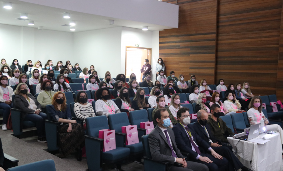Servidoras e prestadoras de serviço vinculadas à Sesp participam da Campanha Paraná Rosa