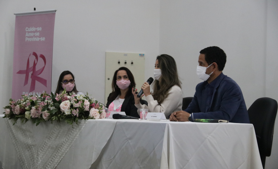 Servidoras e prestadoras de serviço vinculadas à Sesp participam da Campanha Paraná Rosa