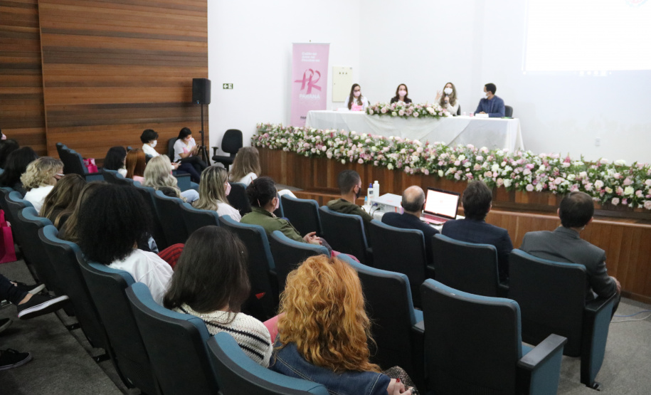 Servidoras e prestadoras de serviço vinculadas à Sesp participam da Campanha Paraná Rosa