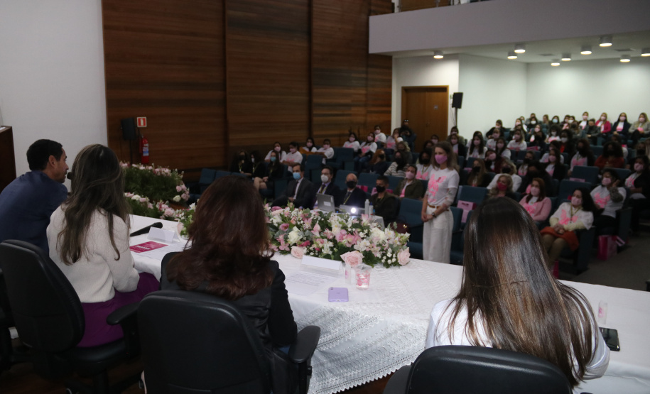 Servidoras e prestadoras de serviço vinculadas à Sesp participam da Campanha Paraná Rosa
