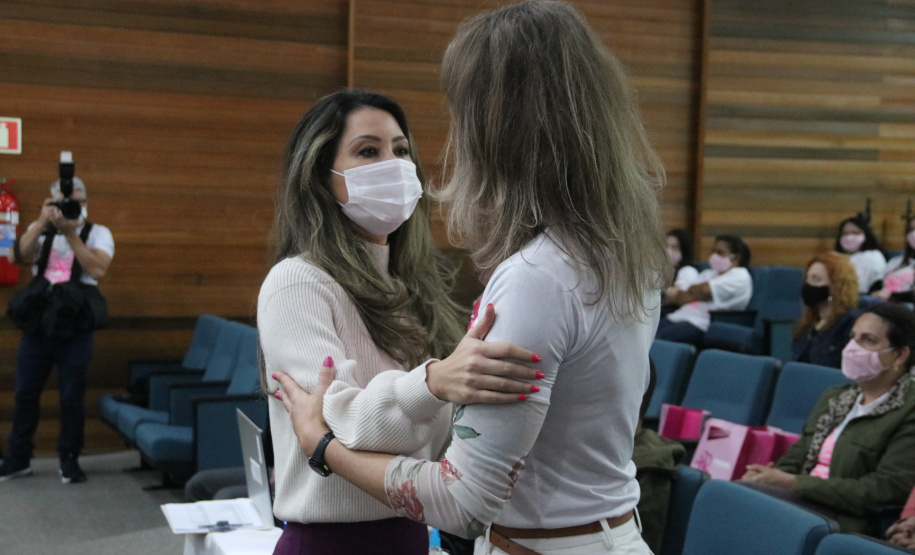 Servidoras e prestadoras de serviço vinculadas à Sesp participam da Campanha Paraná Rosa
