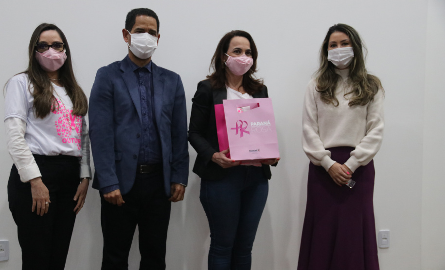 Servidoras e prestadoras de serviço vinculadas à Sesp participam da Campanha Paraná Rosa