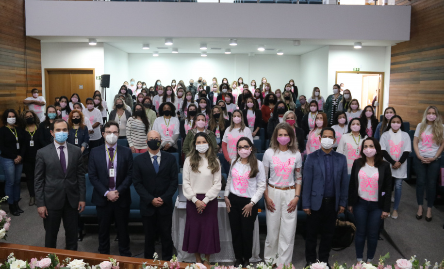 Servidoras e prestadoras de serviço vinculadas à Sesp participam da Campanha Paraná Rosa