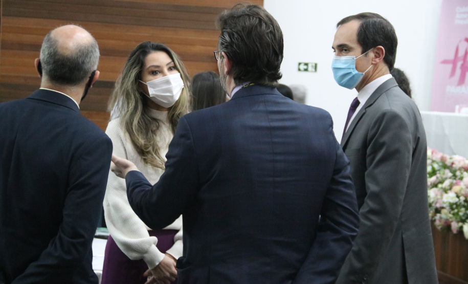 Servidoras e prestadoras de serviço vinculadas à Sesp participam da Campanha Paraná Rosa