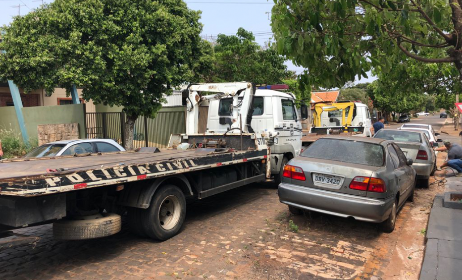 Polícia Civil remove 15 veículos de delegacia de Bela Vista do Paraíso, no interior do estado