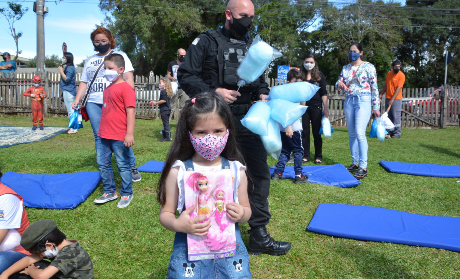 Depen-PR organiza campanha e entrega brinquedos para crianças em Piraquara