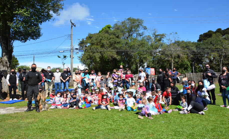 Depen-PR organiza campanha e entrega brinquedos para crianças em Piraquara