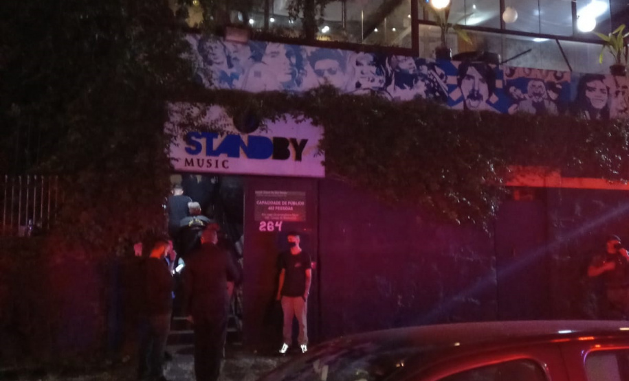 Fiscalização fecha estabelecimentos e aplica R$ 495,5 mil em multas em Curitiba