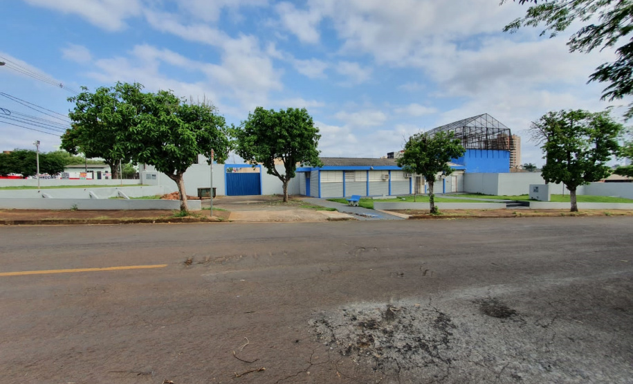 Presos da Cadeia Pública de Ibiporã trabalham na pintura e revitalização da unidade