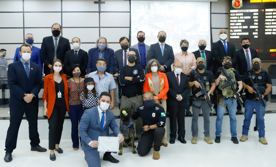 Cão da PCPR e seu condutor são homenageados por bom desempenho