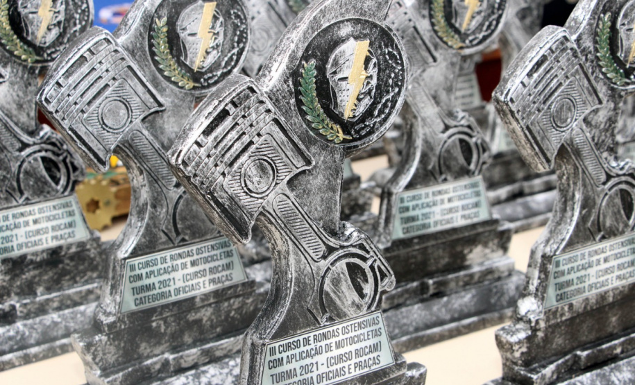 Policiais militares se formam no curso de rondas ostensivas com motocicletas