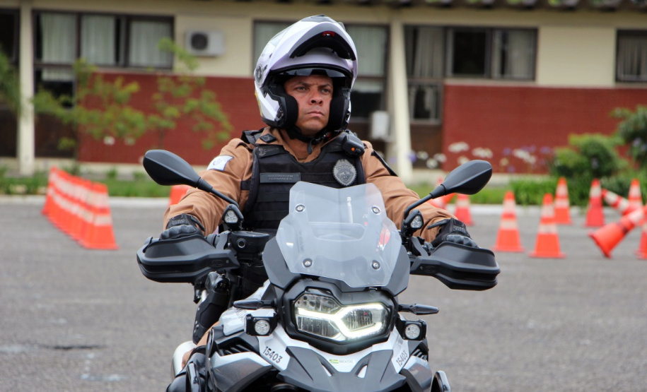 Policiais militares se formam no curso de rondas ostensivas com motocicletas