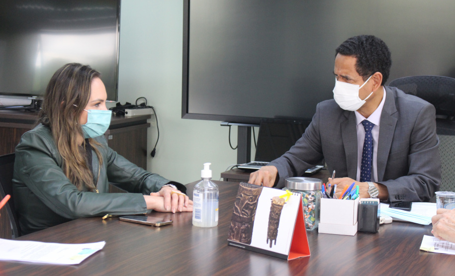 Secretário da Segurança Pública recebe demanda sobre policiamento para a Vila Guaíra, em Curitiba