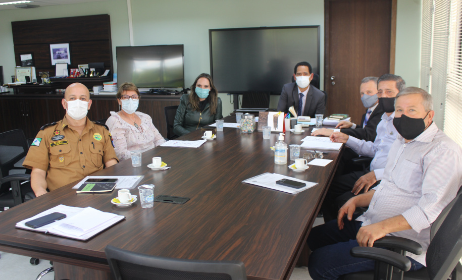 Secretário da Segurança Pública recebe demanda sobre policiamento para a Vila Guaíra, em Curitiba