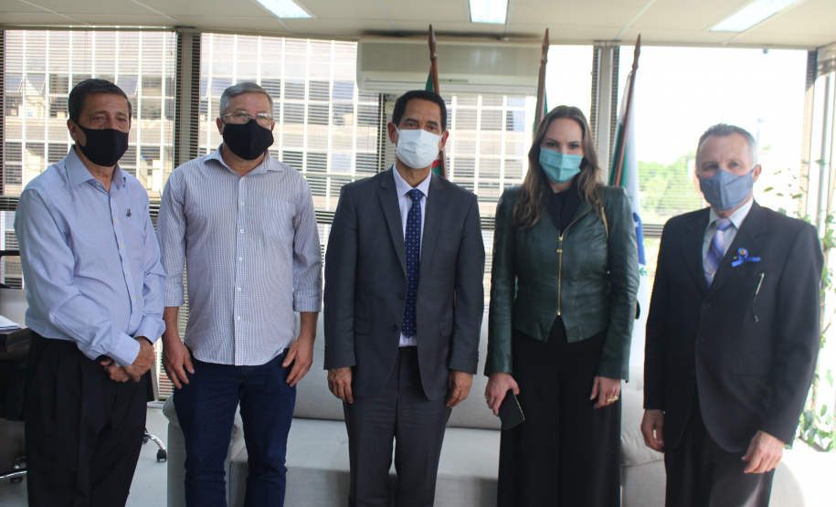 Secretário da Segurança Pública recebe demanda sobre policiamento para a Vila Guaíra, em Curitiba