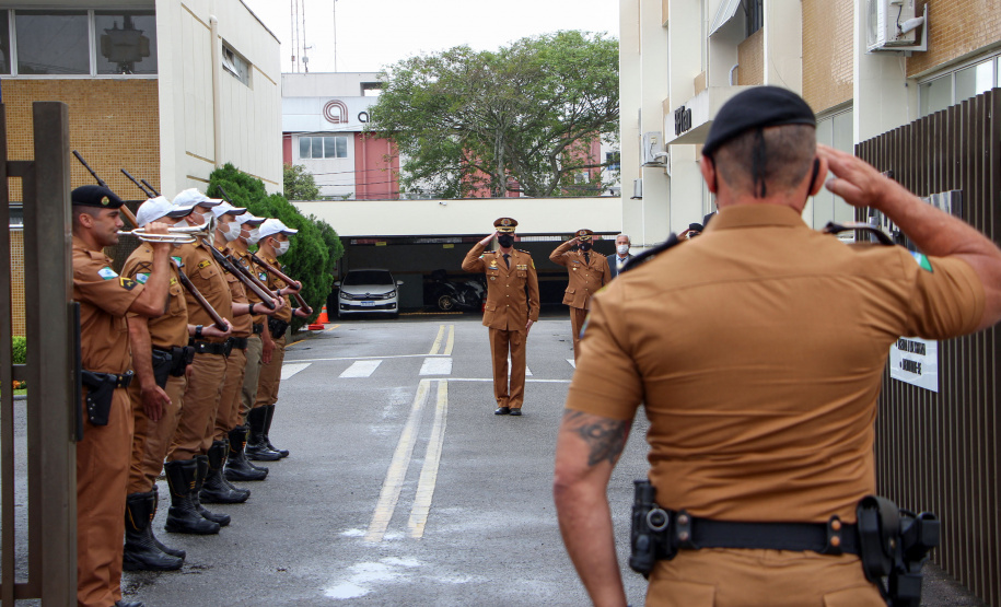 Batalhão de Polícia de Trânsito recebe novo comandante durante solenidade em Curitiba