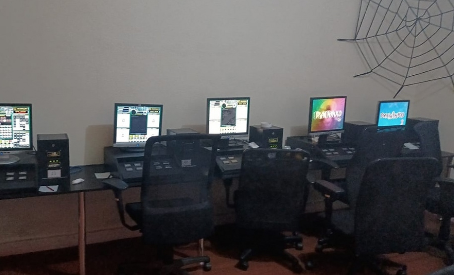 Força-tarefa aplica multas e apreende materiais contrabandeados em Curitiba