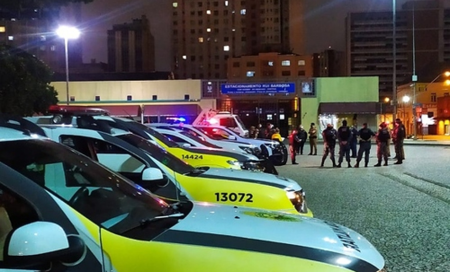 Força-tarefa aplica multas e apreende materiais contrabandeados em Curitiba