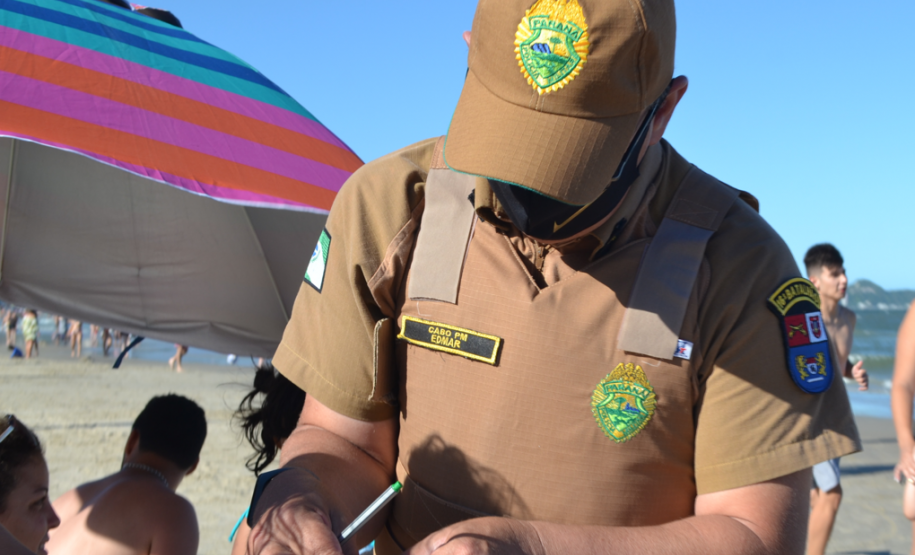 Aumento de ações preventivas da PM refletem na redução de crimes e de drogas apreendidas na primeira semana do Verão Paraná Viva a Vida, na Costa Leste