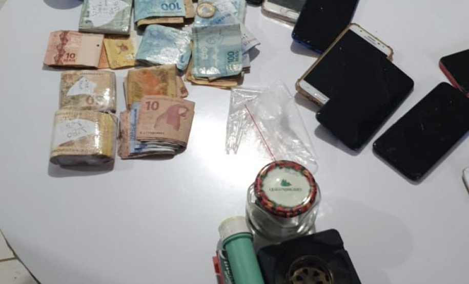 Operação cumpre mandados de prisão e apreende grande quantidade de drogas em Matinhos