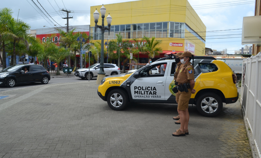 Aumento de ações preventivas da PM refletem na redução de crimes e de drogas apreendidas na primeira semana do Verão Paraná Viva a Vida, na Costa Leste