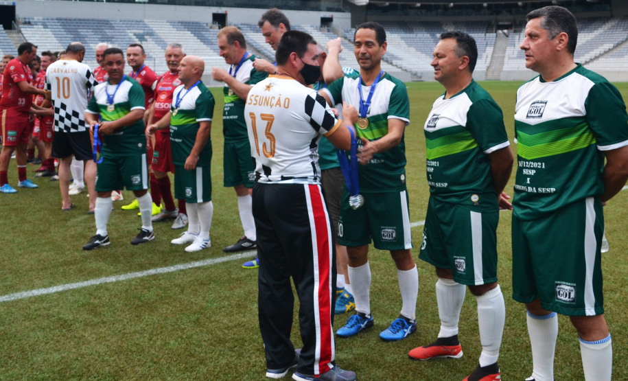 Mais de uma tonelada de alimentos é arrecadada com a Operação Gol promovida por integrantes da Segurança Pública