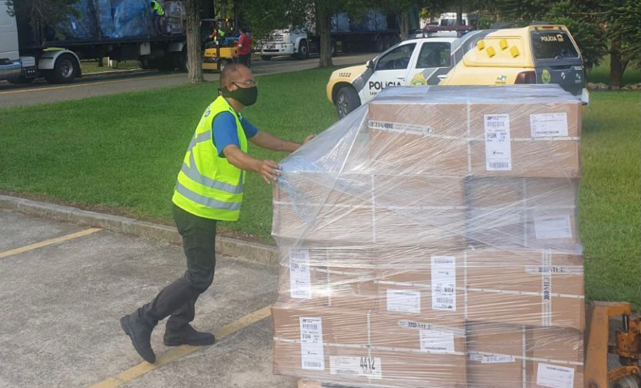 Quase 9 mil pistolas chegam ao Paraná para renovar armamento da PM