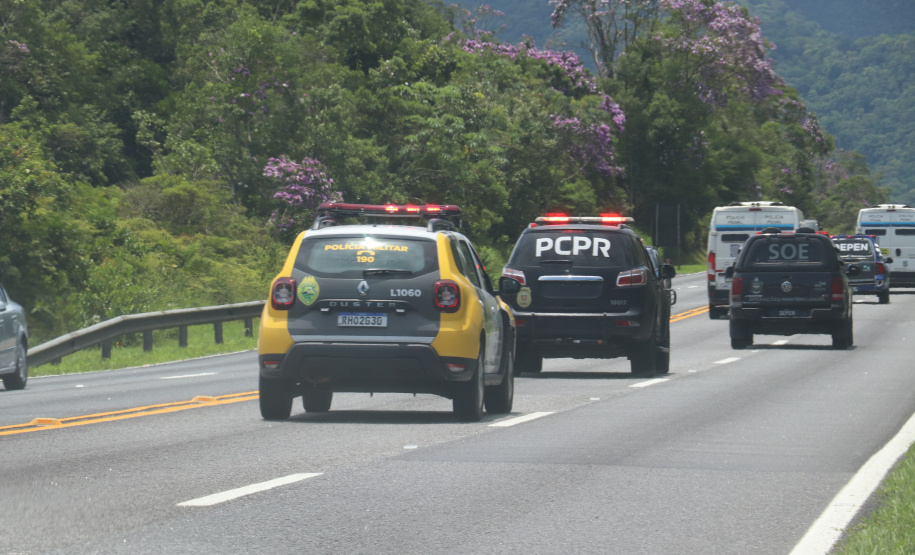 Operação integrada transfere 50 presos do Litoral para a Casa de Custódia de Piraquara