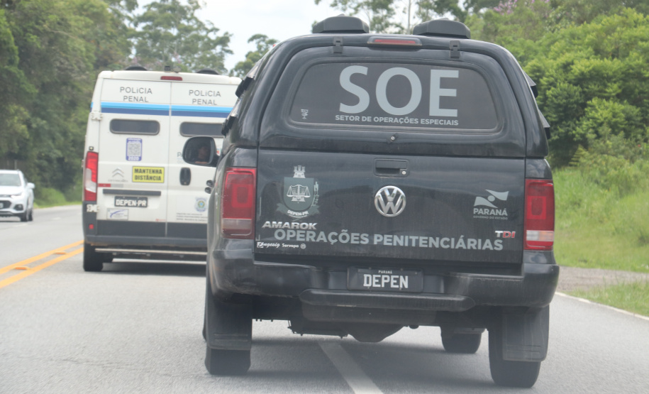 Operação integrada transfere 50 presos do Litoral para a Casa de Custódia de Piraquara