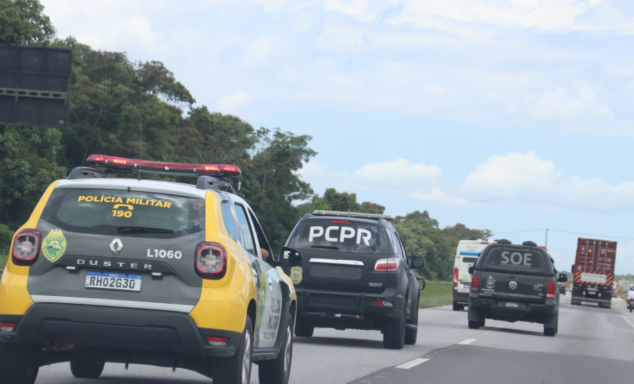 Operação integrada transfere 50 presos do Litoral para a Casa de Custódia de Piraquara