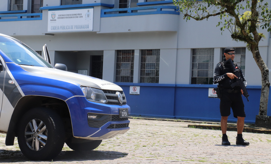 Operação integrada transfere 50 presos do Litoral para a Casa de Custódia de Piraquara