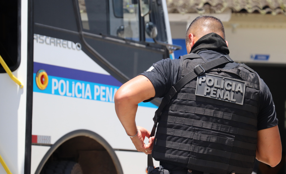 Operação integrada transfere 50 presos do Litoral para a Casa de Custódia de Piraquara