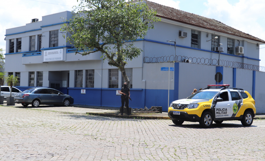 Operação integrada transfere 50 presos do Litoral para a Casa de Custódia de Piraquara