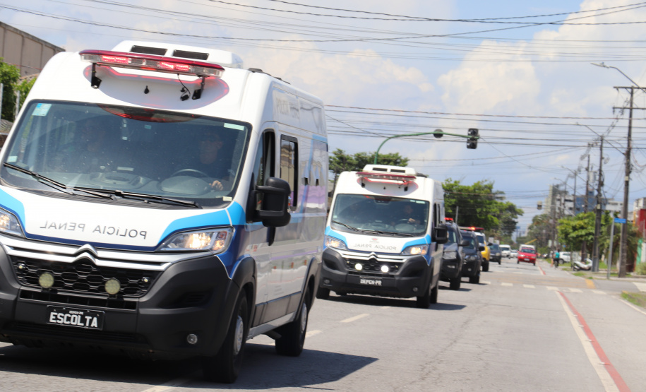 Operação integrada transfere 50 presos do Litoral para a Casa de Custódia de Piraquara
