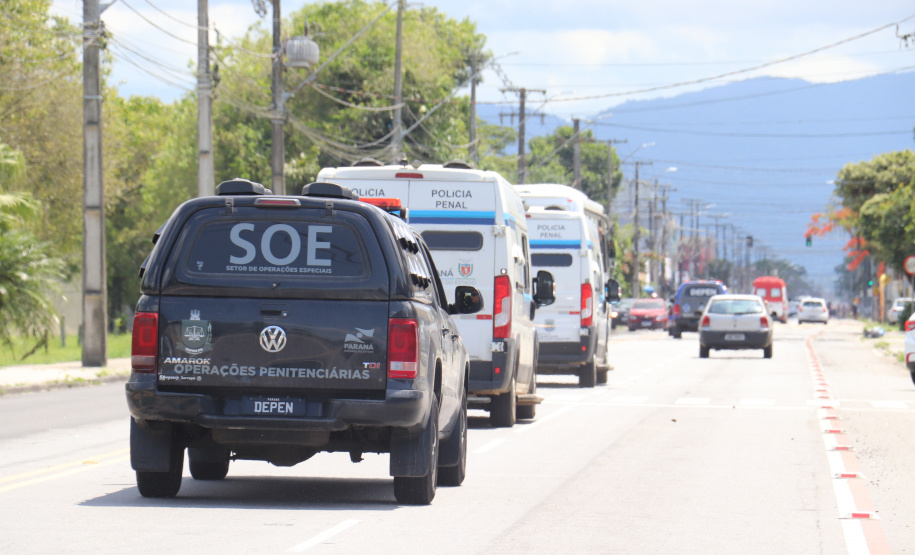 Operação integrada transfere 50 presos do Litoral para a Casa de Custódia de Piraquara