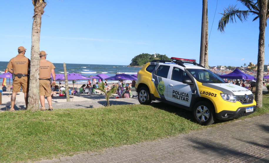 Aumento de ações preventivas da PM refletem na redução de crimes e de drogas apreendidas na primeira semana do Verão Paraná Viva a Vida, na Costa Leste