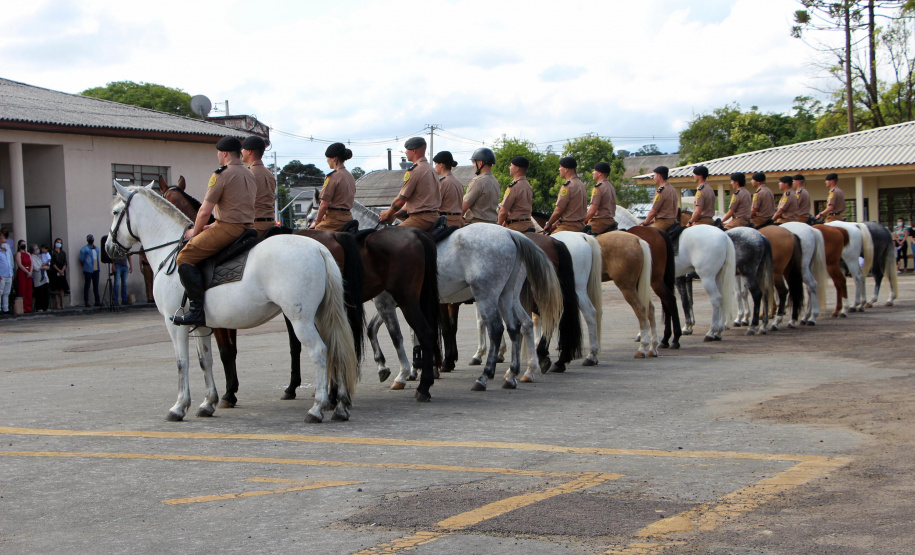 RPMon forma 16 oficiais no Curso de Policiamento Montado em Curitiba