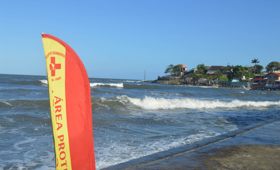 Bombeiros salvam 126 banhistas em oito dias de trabalho no Litoral