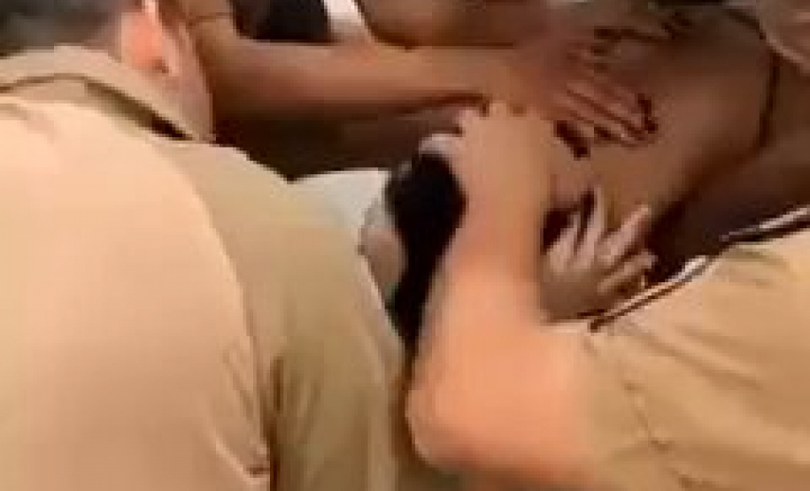 Menino engasgado é salvo por policiais militares em Pontal do Paraná (PR)