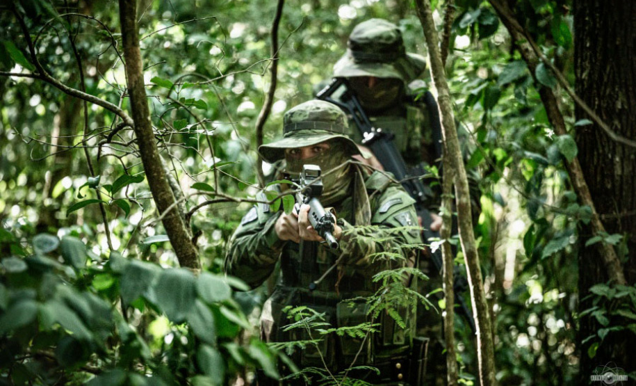 A operação foi desencadeada pelo Batalhão de Polícia de Fronteira (BPFRON) em conjunto com a Polícia Federal, a Polícia Nacional do Paraguai (PNPY) e o Departamento de Operações de Fronteira (DOF) do Mato Grosso do Sul, com apoio intenso do Centro Integrado de Operações de Fronteira (CIOF/MJSP) e do Comando Tripartite (CTFI/PF).